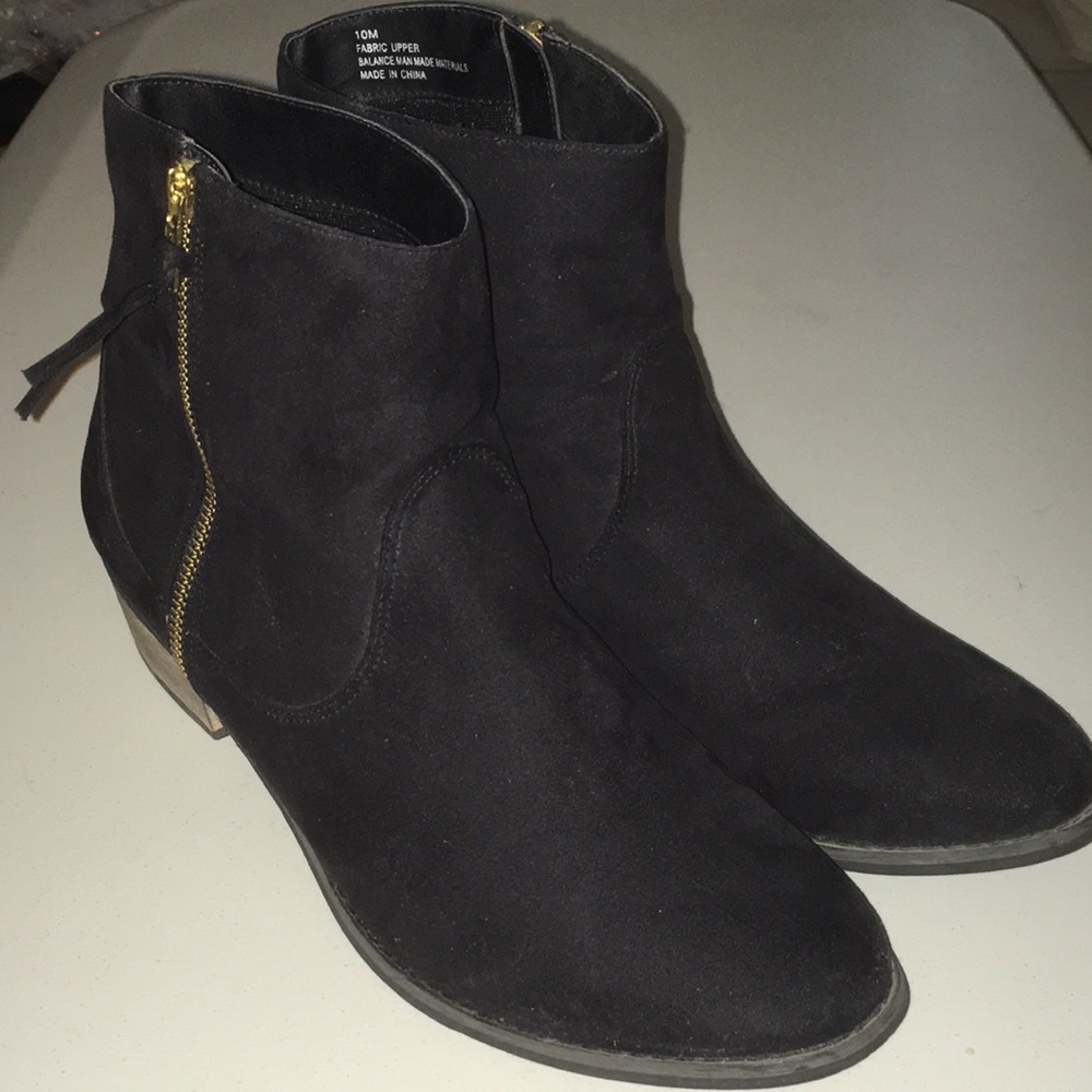 Women’s ankle booties
